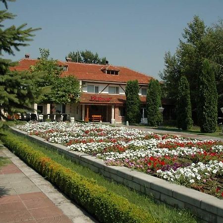 Motel Paradise Oryakhovo Екстер'єр фото