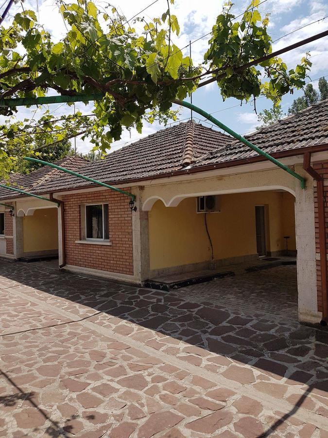 Motel Paradise Oryakhovo Екстер'єр фото